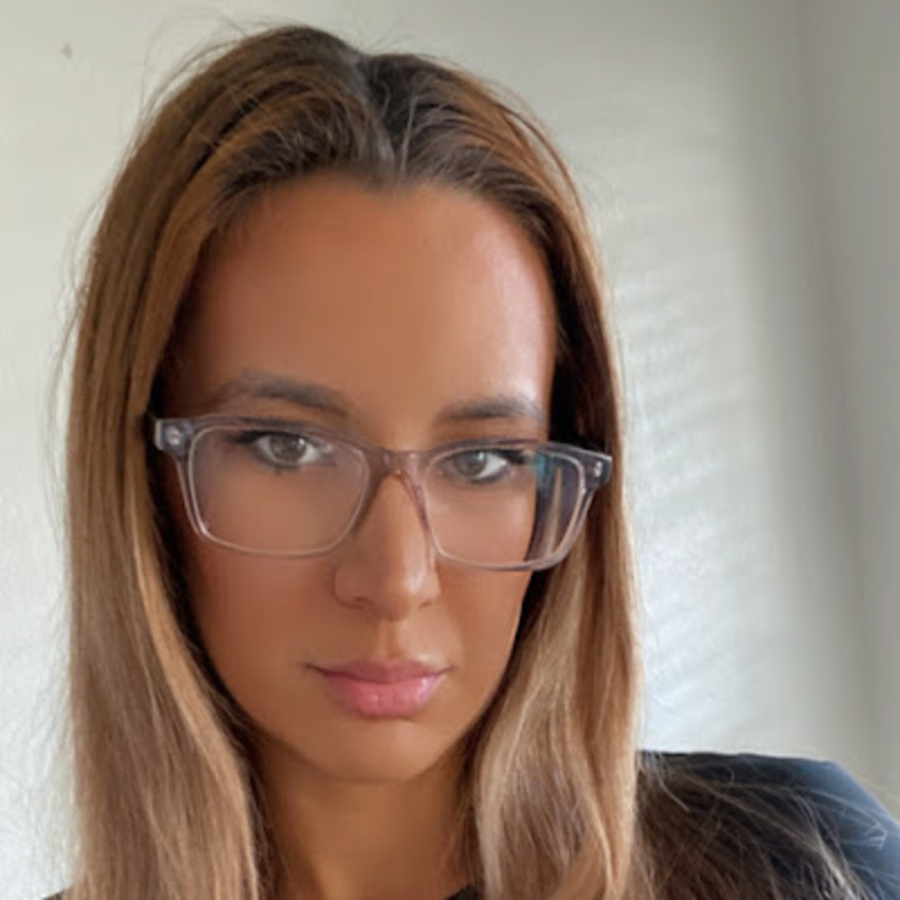 Meet your Posher, Alicia